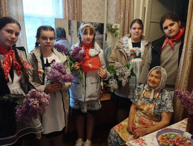 Акция «Поздравления детей войны на дому».